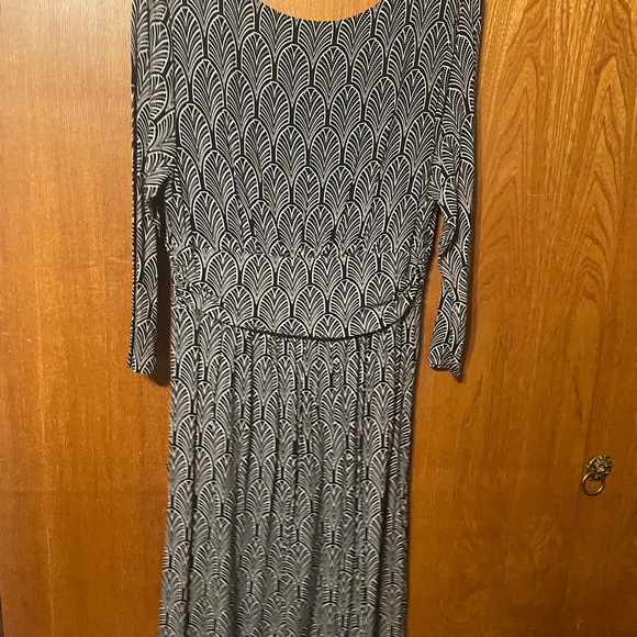Anthropologie Mauve dress with soft fabric and elastic at the waist and wrist - Picture 2 of 3